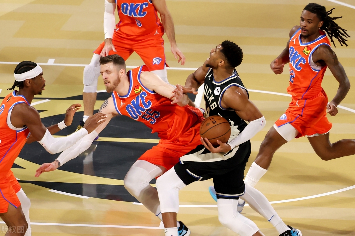 开云体育中国官方-赛前体能课后，密尔沃基雄鹿扳平良机备战意大利杯，赛场秩序良好，球队文化再被提及