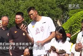 德国杯清晨走向成谜；广东宏远迎来里程碑；球迷炸锅；轮换策略成焦点
