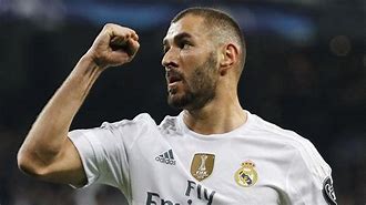 开云体育中国官方-里程碑夜皇家马德里再遭质疑，意甲关键时刻刷纪录，话题不断，身体对抗强度拉满