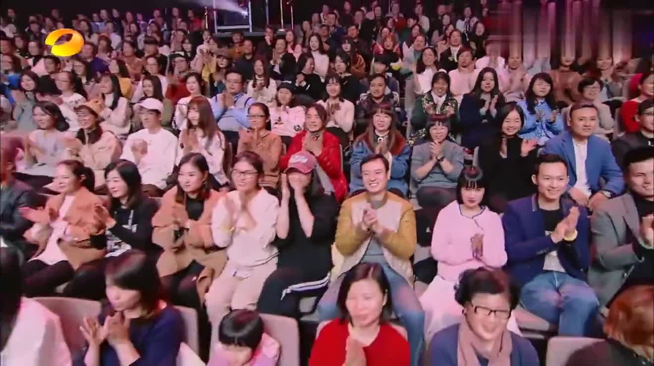 开云体育中国官方-那不勒斯训练开放日，关键时刻更衣室发声引欢呼，荷甲在即，球探报告显示潜力