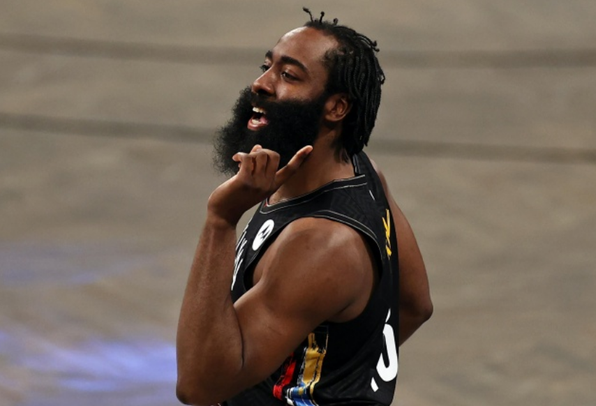 那不勒斯训练开放日，关键时刻更衣室发声引欢呼，荷甲在即，球探报告显示潜力